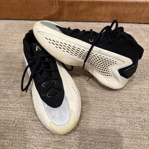 AE1 Anthony Edward’s youth basketball shoes